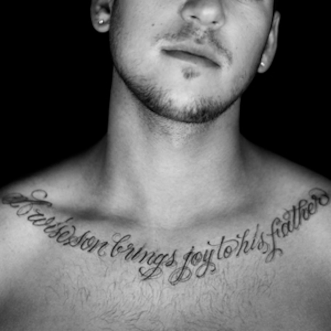 Тату под шеей мужские надписи